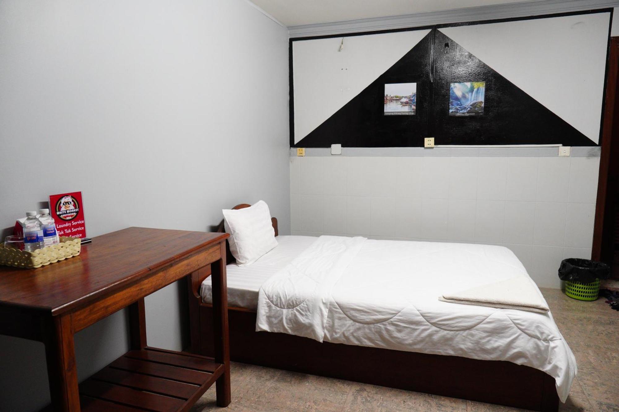 White Monkey Otel Siem Reap Dış mekan fotoğraf