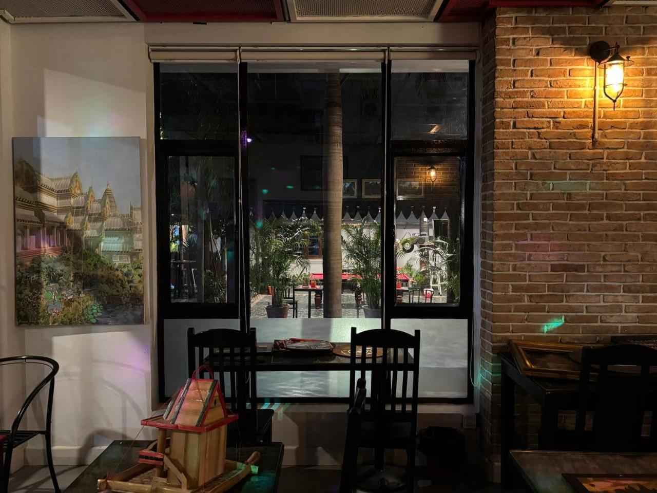 White Monkey Otel Siem Reap Dış mekan fotoğraf