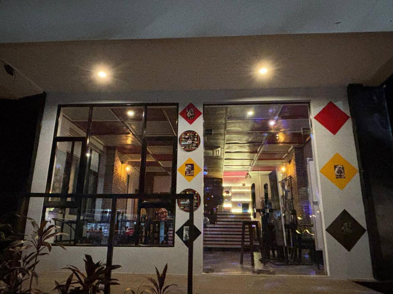 White Monkey Otel Siem Reap Dış mekan fotoğraf